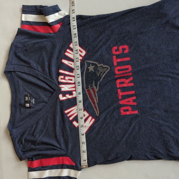 NFL Team Apparet New England Patriots Embellished V Neck Tee Shirt M Blue Red - Picture 14 of 16